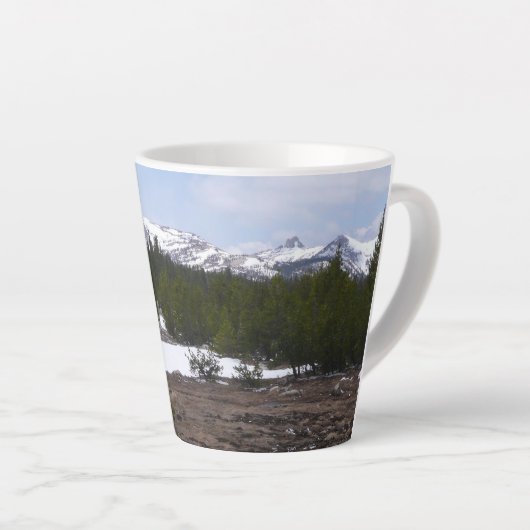 Sierra Nevada bergen en sneeuw op Yosemite Latte Mok (Rechterhoek)