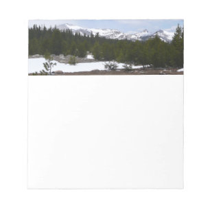 Sierra Nevada bergen en sneeuw op Yosemite Notitieblok