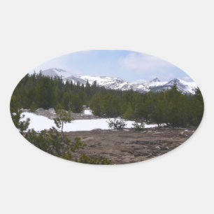 Sierra Nevada bergen en sneeuw op Yosemite Ovale Sticker