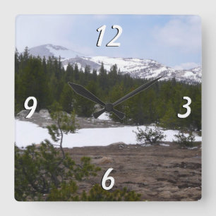 Sierra Nevada bergen en sneeuw op Yosemite Vierkante Klok