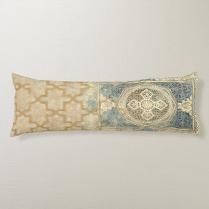 siertapijt met  geometrisch ontwerp lichaamskussen