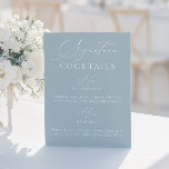 Signature Boire Dusty Blue & White Menu Mariage<br><div class="desc">Avec son mélange sophistiqué de bleu poussiéreux doux et de blanc immaculé, ce menu vous propose de savourer vos boissons crées dans un design moderne et chic. Parfait pour un thème mariage élégant et cohésif, il sert à la fois de guide fonctionnel pour vos invités et d'élément de décoration élégant....</div>