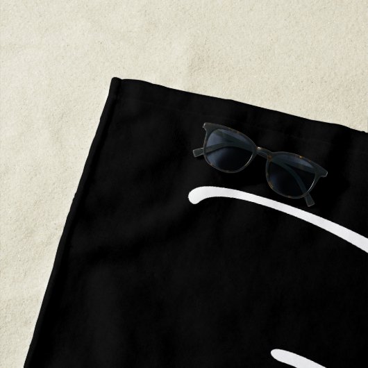 Signature M. Serviette de plage, Noir & Blanc, Min (En situation)