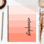 Signature personnalisée Bloc couleur corail 2024<br><div class="desc">Ce design moderne branché présente cinq bandes de blocs de couleur dans des teintes de dégradé allant du corail léger au corail moyen. Personnalisez-le avec votre nom dans le script d'écriture manuscrite de signature noire verticale.</div>