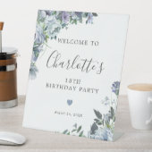 Signe De Table 18e anniversaire Dusty Blue Floral Bienvenue (In SItu)