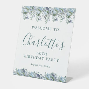 Signe De Table 60e anniversaire Dusty Blue Floral Bienvenue