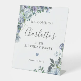 Signe De Table 80e anniversaire Dusty Blue Floral Bienvenue