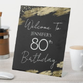 Signe De Table 80e Anniversaire or Noir Welcome Piédestal (In SItu)