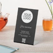 Signe De Table Ajouter Logo QR Code Custom Text Company Black (In SItu)