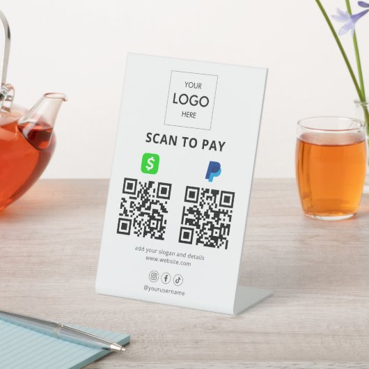 Signe De Table Analyser pour payer le code QR médias sociaux (In SItu)