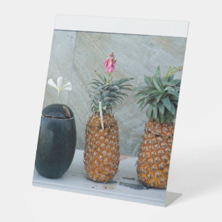 Signe De Table ananas frais et sains