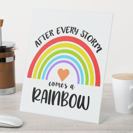 Signe De Table Après Chaque Tempête Vient Un Bébé Arc En Ciel (In SItu)