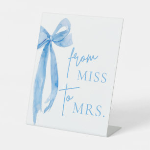 Signe De Table Aquarelle Dusty Blue Bow de Mlle à Mme Sign
