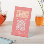 Signe De Table Bachelorette QR Code Acheter Drink Team Bride Peac (In SItu)