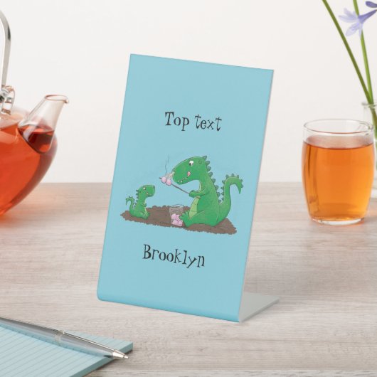 Signe De Table Baguettes mignonnes grillant des marshmallows dess (In SItu)