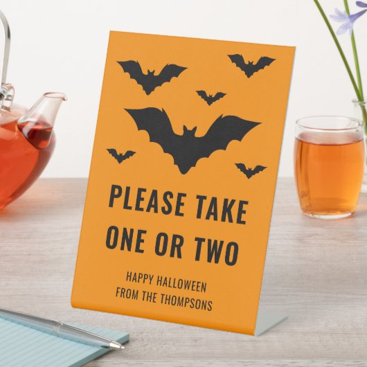 Signe De Table Bateaux Volants Sur Bac Orange Ou Traitements Note (In SItu)