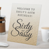Signe De Table Bienvenue pour les 60 ans Sassy avec ombre à paill (In SItu)