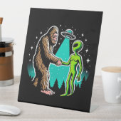 Signe De Table Bigfoot rencontre un Alien (In SItu)
