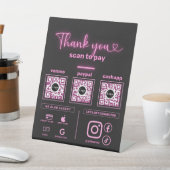 Signe De Table Black Neon Pink Scan pour payer 3 codes QR Merci (In SItu)