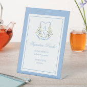 Signe De Table Blue Hydrangea Crest Monogram Tabletop Bar Sign (In SItu)