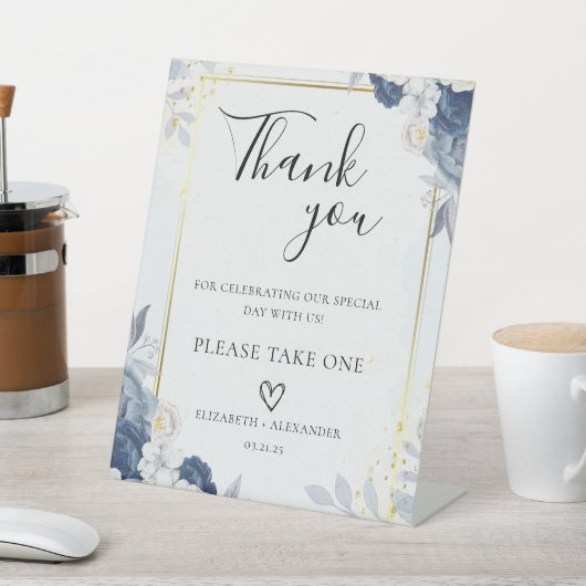 Signe De Table Bonheur bleu Dusty Gold Floral pour mariage (In SItu)