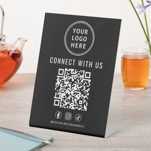 Signe De Table Business Logo QR Code Black Tabletop (In SItu)