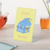 Signe De Table Caricature en carton de lait joyeux (In SItu)