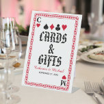 Signe De Table Carte de jeu Vegas Casino Cartes de mariage et cad<br><div class="desc">Si vous prévoyez un mariage Las Vegas et souhaitez ajouter un peu de glamour à votre réception, pensez à ces panneaux de dessus de table de style carte à jouer. Les tons rouge et blanc sont classiques et élégants et le design s'harmonise parfaitement avec le thème mariage de Las Vegas....</div>