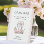Signe De Table Cherry Blossom Mariage Funny Open Bar<br><div class="desc">Mariage Open Bar Signer avec une légende amusante "les boissons sont sur nous, la gueule de bois est sur vous" - bien que tout le libellé soit modifiable si vous souhaitez changer cela. Le design se compose de verres à champagne et de fleurs de cerisiers. Une belle enseigne mariage douce...</div>