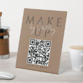 Signe De Table Code QR de maquilleuse en terre cuite foncée (In SItu)