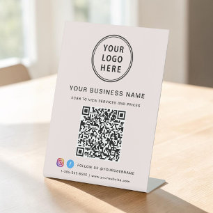 Signe De Table Code QR du logo de l'entreprise sur les réseaux so