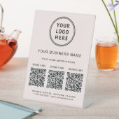 Signe De Table Code QR Logo Entreprise 3 Rose (In SItu)
