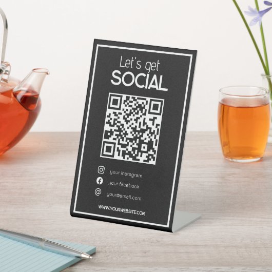 Signe De Table Code QR noir minimum simple scanner moi médias soc (In SItu)