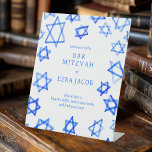 Signe De Table Cool aquarelle Blue Star de David Bar Bat mitzvah<br><div class="desc">Parfait signe pour un bat mitzvah, bar mitzvah ou toute autre célébration juive ! L'aquarelle faite main pour vous sur le devant! ENTIÈREMENT PERSONNALISABLE ! Cliquez sur "Personnaliser" ci-dessus pour modifier le texte. Cliquez sur "modifier à l'aide de l'outil de conception" pour ajuster les polices, les couleurs et les placements....</div>