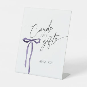 Signe De Table Coquette à mâchoire violet qui lie les cartes à no