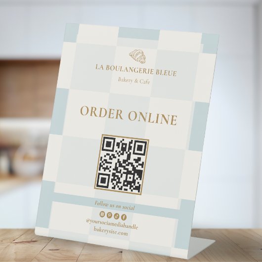 Signe De Table Croissant à carreaux bleus Présentation de la boul