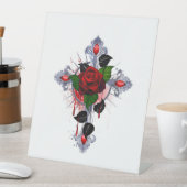 Signe De Table Croix d'argent avec une rose rouge (In SItu)
