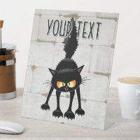 Dessin animé de chat noir drôle et féroce