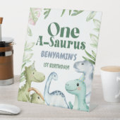 Signe De Table Dinosaur One-A-Saurus Boy 1ère fête d'anniversaire (In SItu)