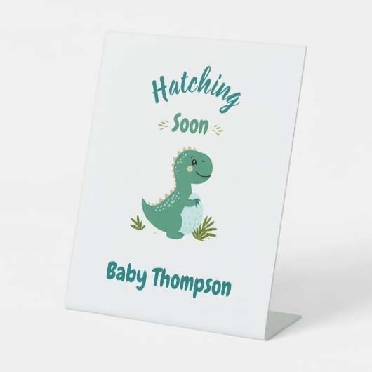 Signe De Table Dinosaure Editable Baby Boy Shoy Hatching Bientôt (Recto)