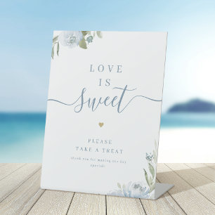 Signe De Table Dusty bleu floral script rustique L'amour est doux