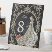 Signe De Table Élégance en or et noir. (In SItu)