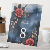 Signe De Table Élégant arrangement rose avec feuillage doré (In SItu)
