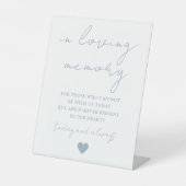 Signe De Table En Mémoire Amoureuse Élégant Script Dusty Blue (Recto)