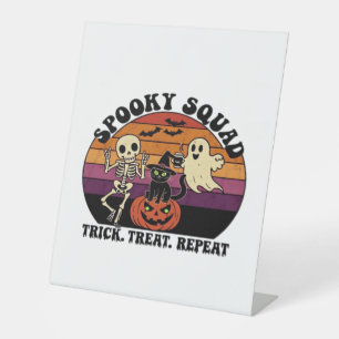 Signe De Table Équipe Spooky Retro Halloween Design (Texte Noir)