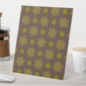 Signe De Table Étoiles et cercles en brun et vert (In SItu)