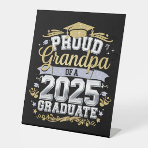 Signe De Table Fier grand-père d'une famille de diplômés de 2025 