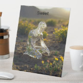 Signe De Table Fleur verte et jaune et homme (In SItu)