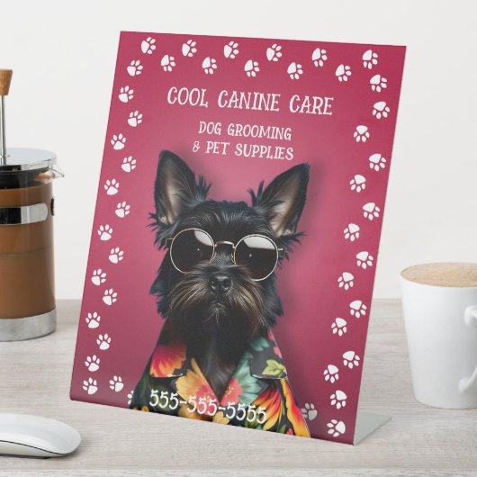 Signe De Table Grossissement de chien (In SItu)