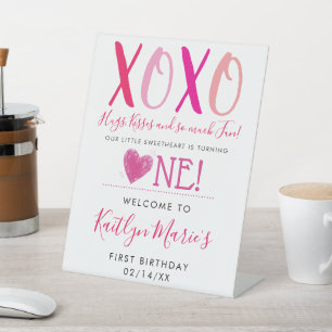 Signe De Table Hugs & Kisses (XOXO) Valentine's Day 1st Birthday